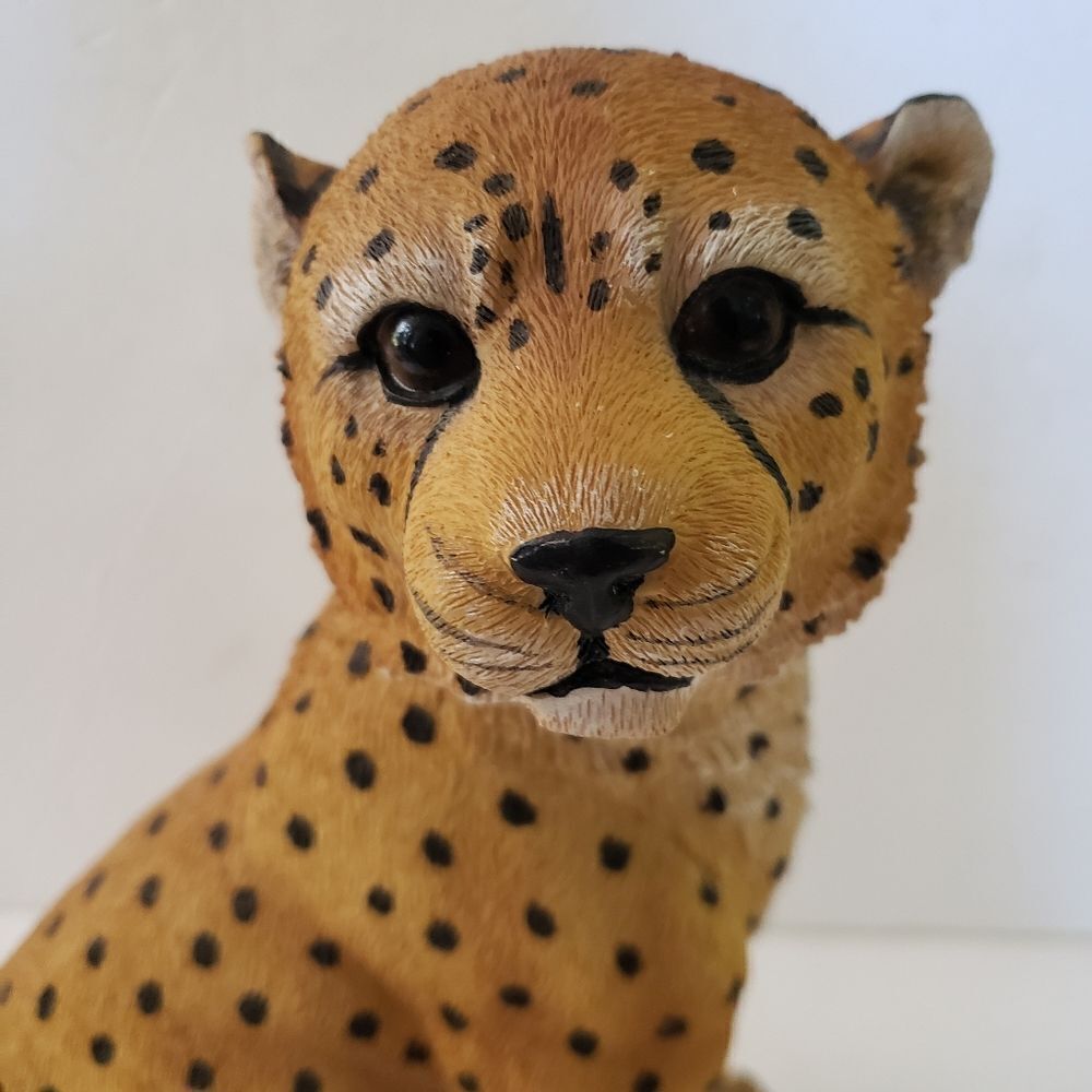 Large Cheetah Statue - Picture 2 of 9